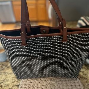 Fossil tote